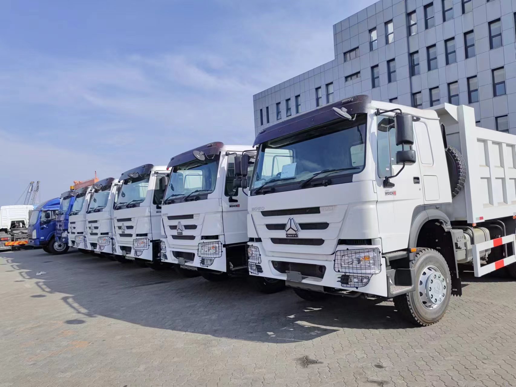 Sinotruk Howo 6*4 kallurit on kohaletoimetamiseks valmis